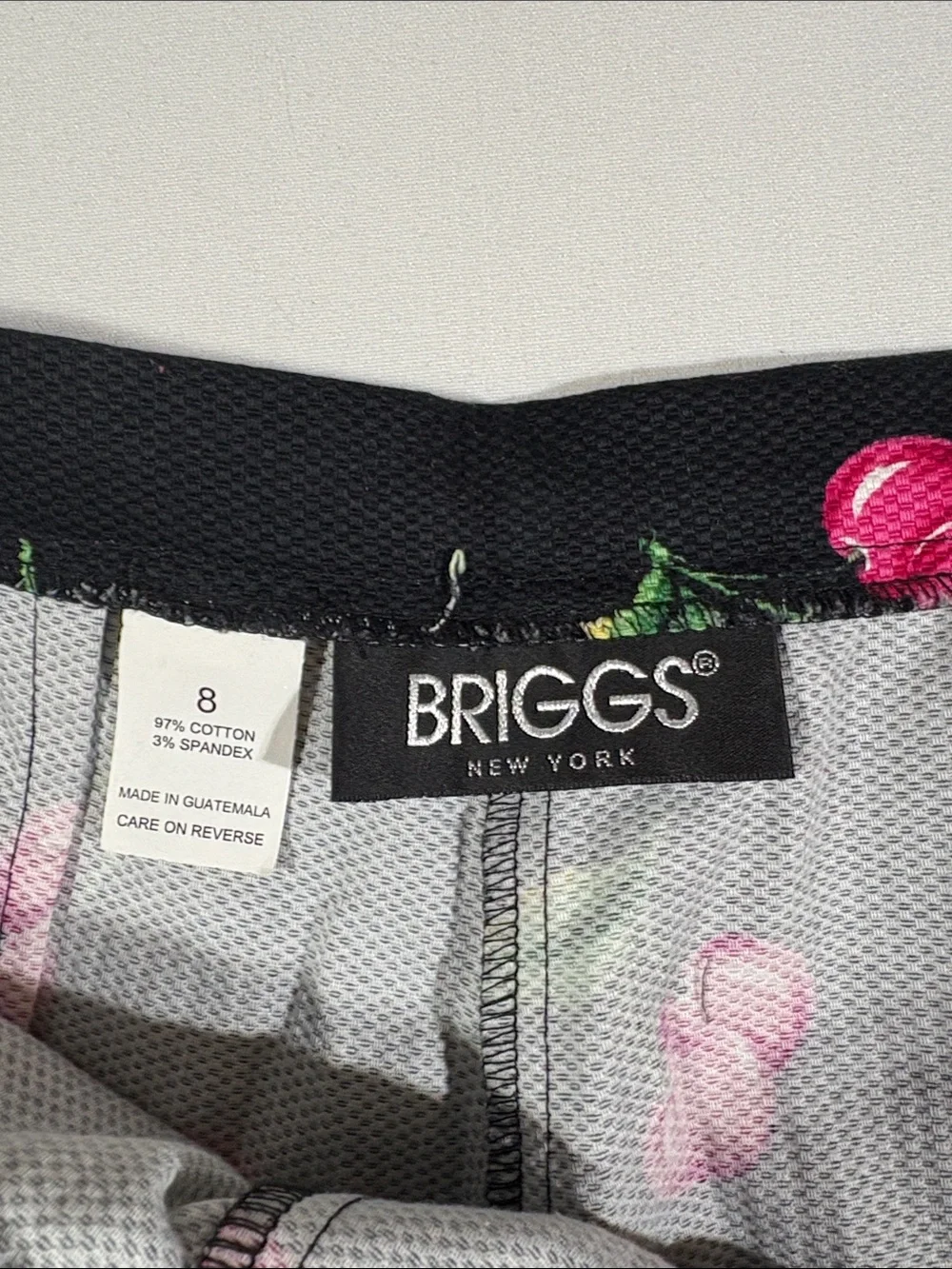 Briggs New York Black Cherry Print Capris size 8